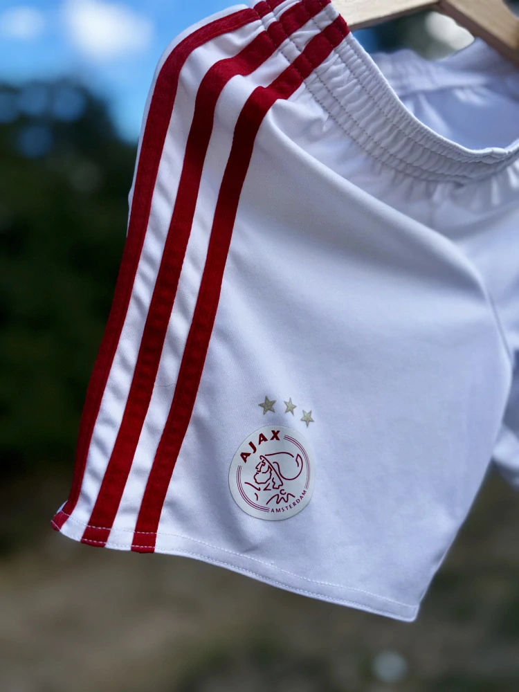 Kraťasy Adidas, vel. 116