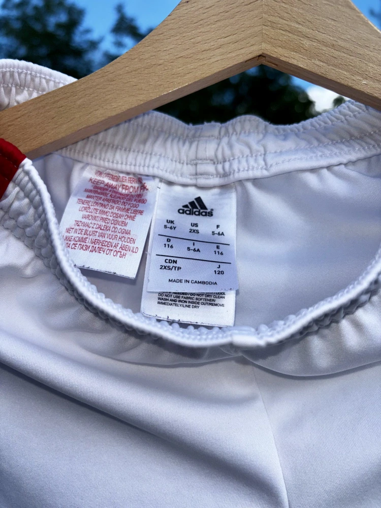 Kraťasy Adidas, vel. 116